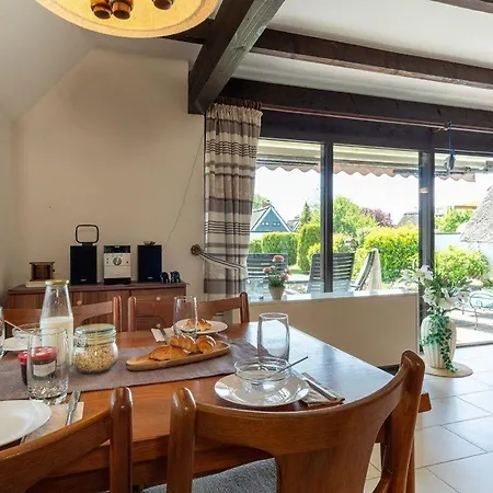 Am-hohen-ufer-reetdach-haus-ocean-breeze-136 Holiday home *