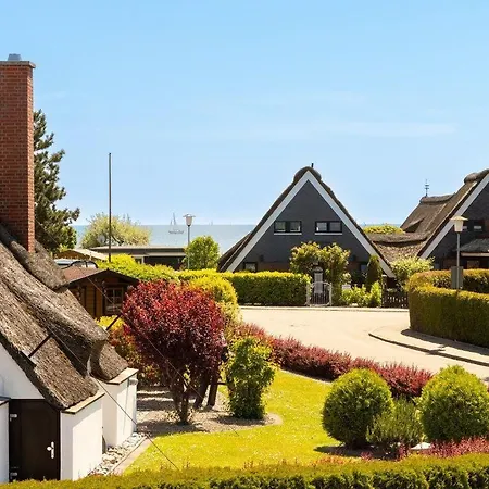 Am-hohen-ufer-reetdach-haus-ocean-breeze-136 * Großenbrode