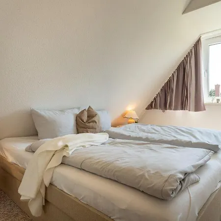 Am-hohen-ufer-reetdach-haus-ocean-breeze-136 Grossenbrode