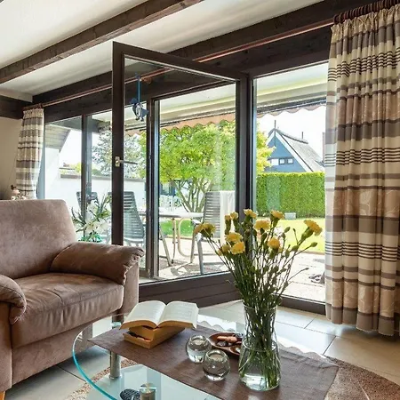 Am-hohen-ufer-reetdach-haus-ocean-breeze-136 Holiday home