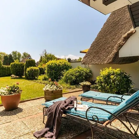 Am-hohen-ufer-reetdach-haus-ocean-breeze-136 Дом отдыха